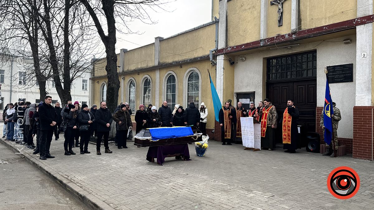 У Коломиї віддали останню шану захиснику Олегу Дутчаку 4