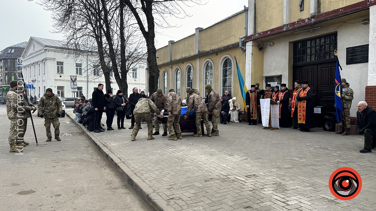 У Коломиї віддали останню шану захиснику Олегу Дутчаку 3