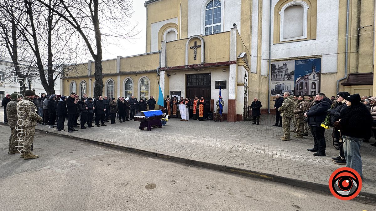 У Коломиї віддали останню шану захиснику Олегу Дутчаку 5