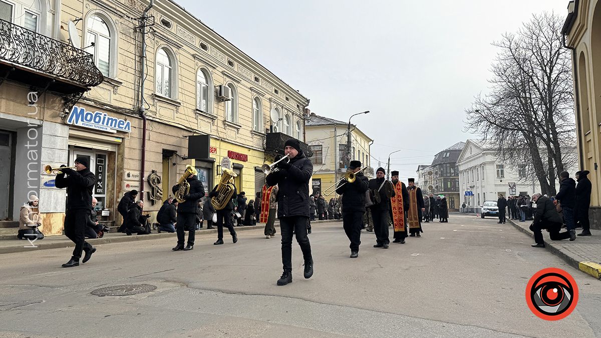 У Коломиї віддали останню шану захиснику Олегу Дутчаку 6