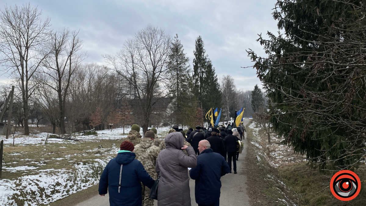 Коломийська громада провела в останню дорогу Героя Олега Дутчака 11