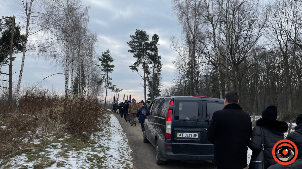 Коломийська громада провела в останню дорогу Героя Олега Дутчака 12