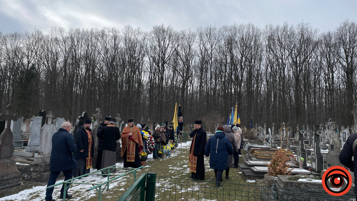 Коломийська громада провела в останню дорогу Героя Олега Дутчака 13