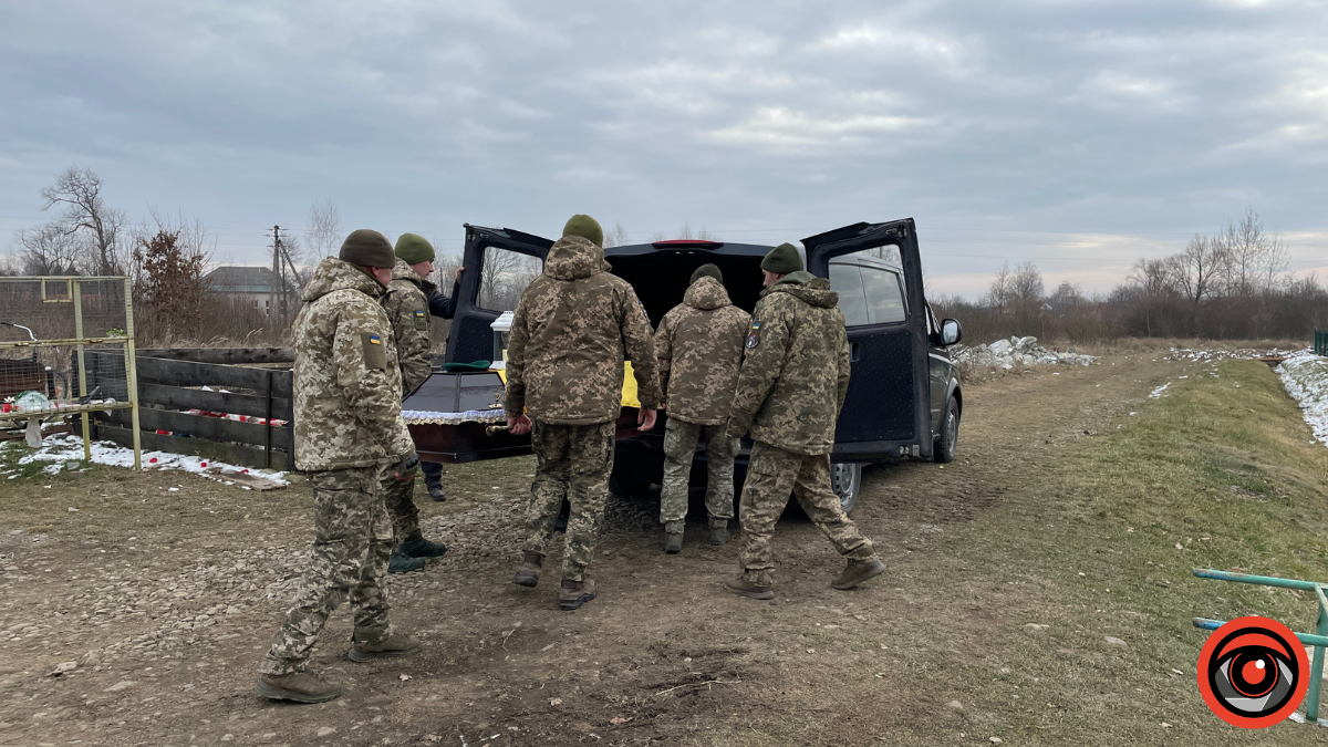 Коломийська громада провела в останню дорогу Героя Олега Дутчака 14