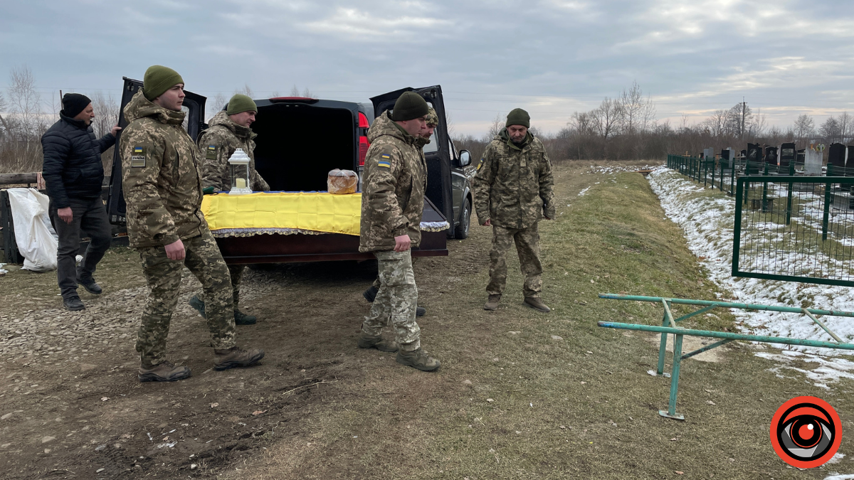 Коломийська громада провела в останню дорогу Героя Олега Дутчака 15