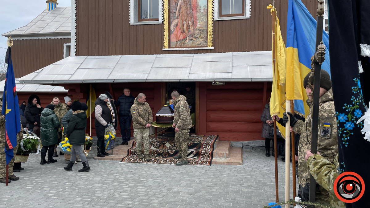 Коломийська громада провела в останню дорогу Героя Олега Дутчака 2