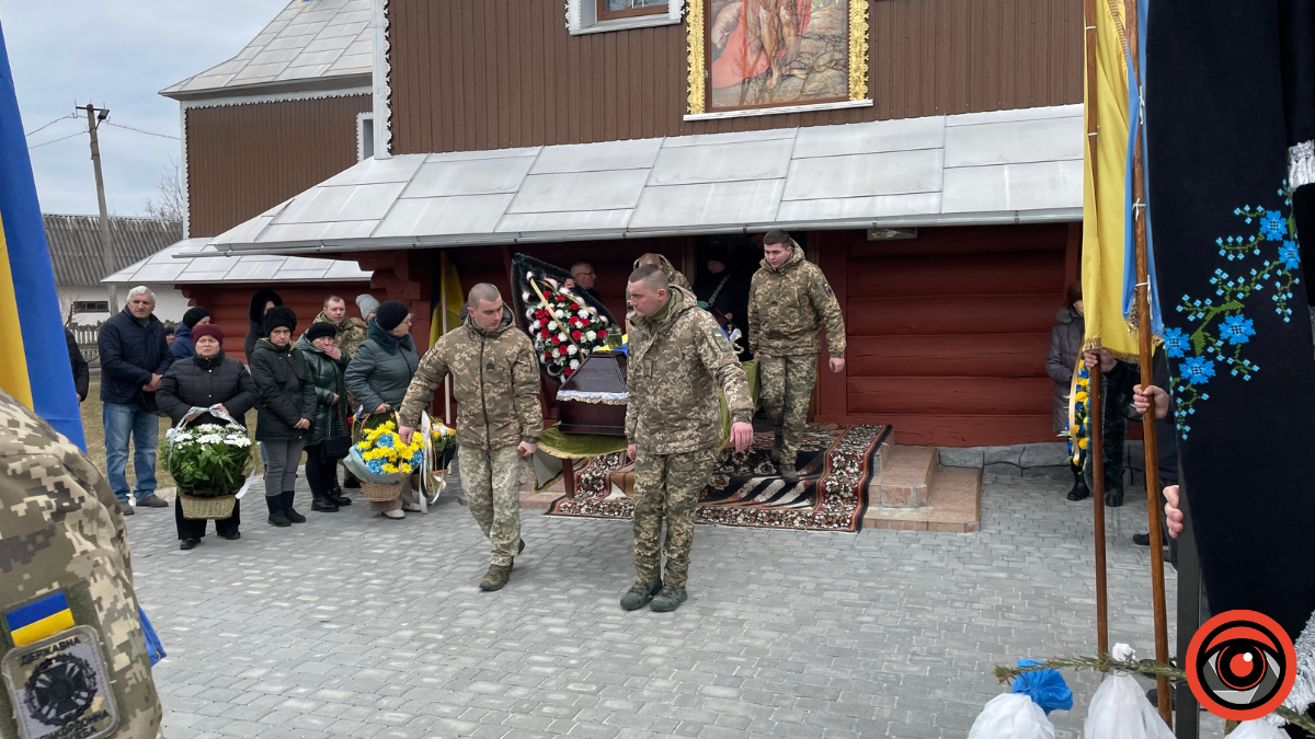 Коломийська громада провела в останню дорогу Героя Олега Дутчака 3