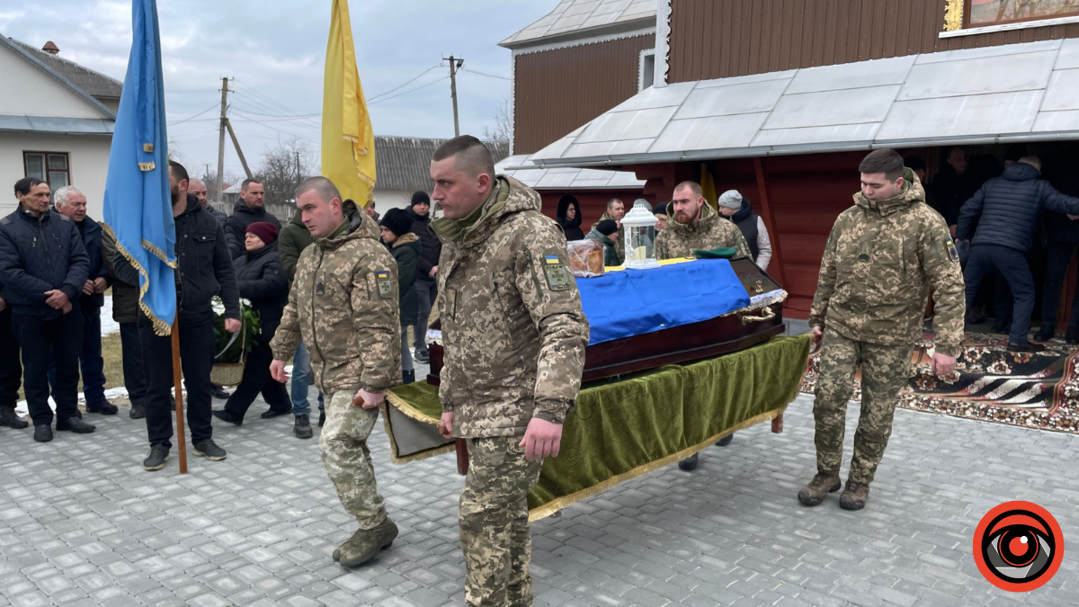 Коломийська громада провела в останню дорогу Героя Олега Дутчака 4