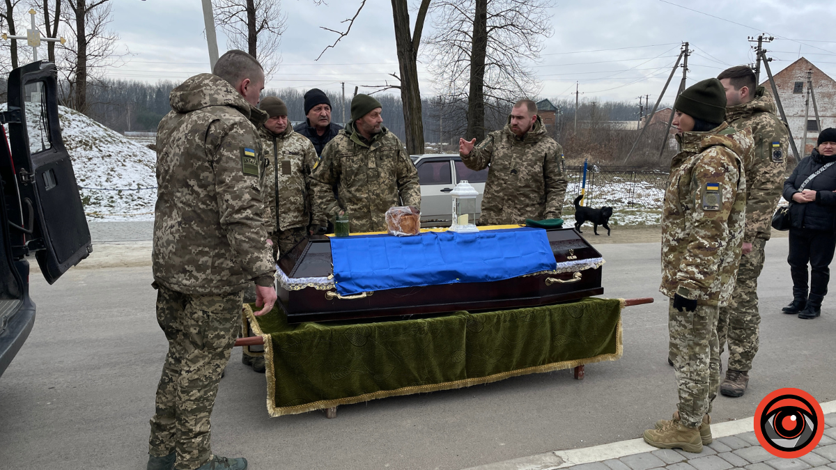 Коломийська громада провела в останню дорогу Героя Олега Дутчака 5