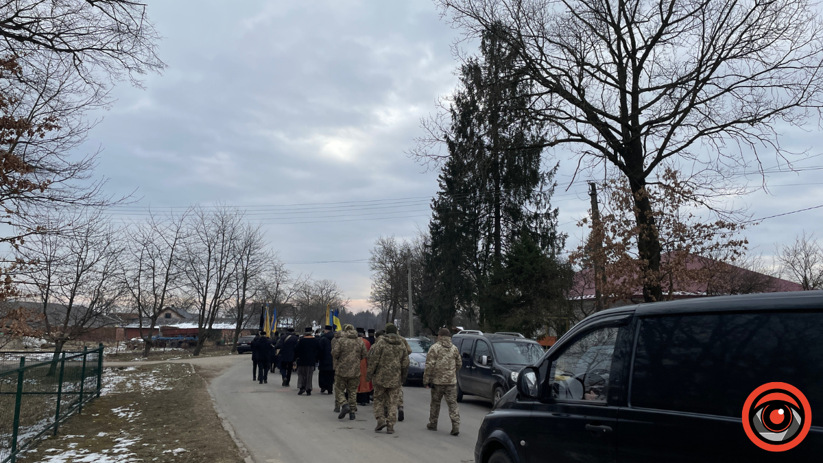 Коломийська громада провела в останню дорогу Героя Олега Дутчака 9