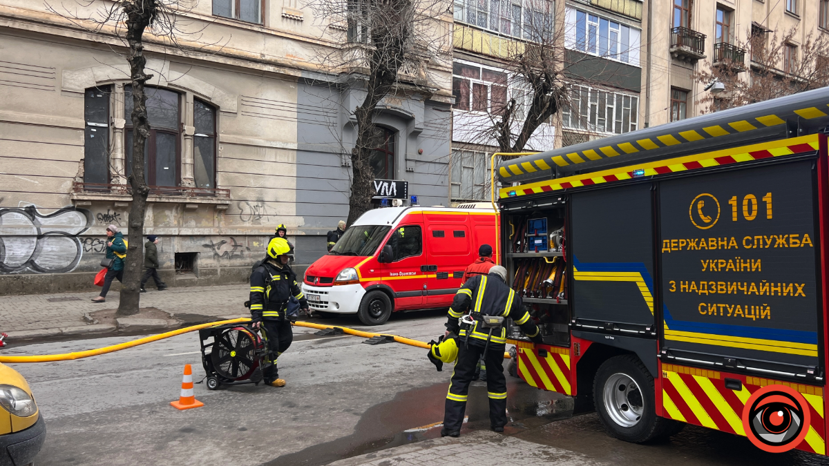У центрі Івано-Франківська палала квартира. Попередньо повідомляють про двох загиблих жінок | ОНОВЛЕНО!