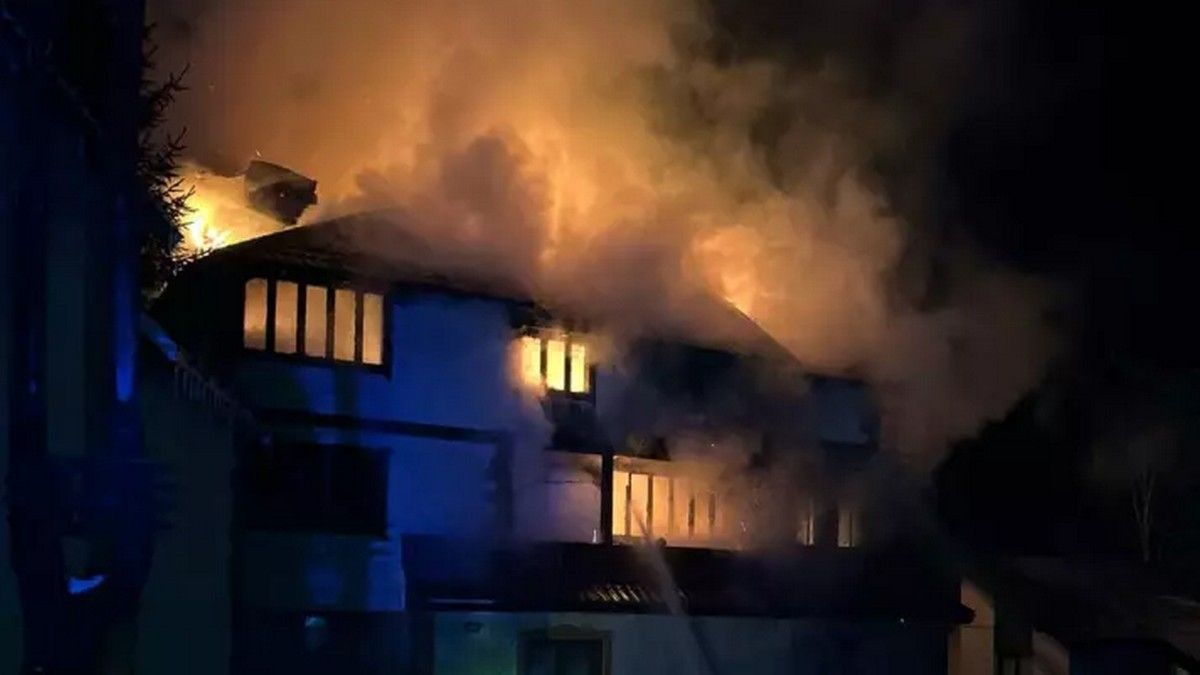 Будинок масштабно палав вночі у Ворохті