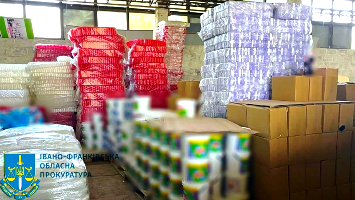 На Прикарпатті підпільно виробляли побутову хімію й видавали її за товари світових брендів