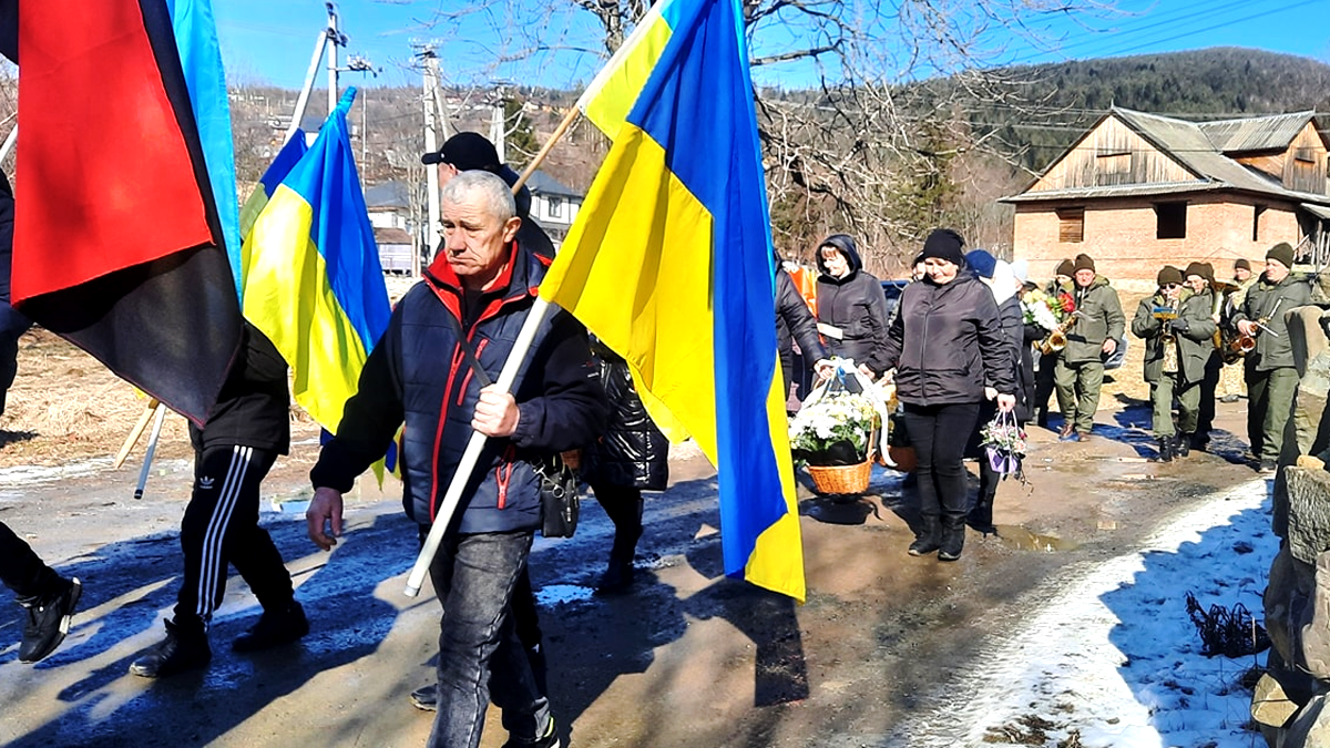Микуличин попрощався з воїном Петром Тодоруком