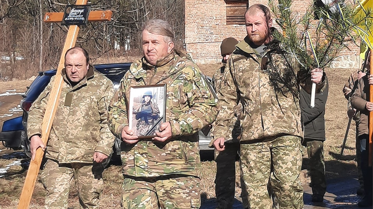 Микуличин попрощався з воїном Петром Тодоруком 1