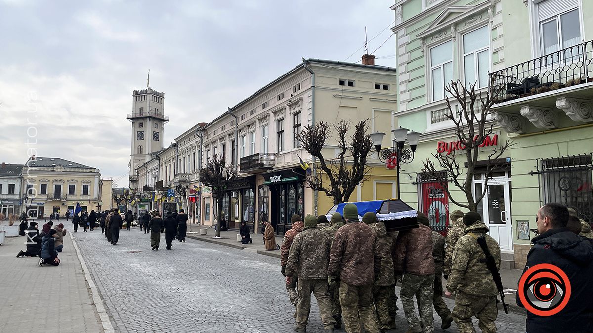 Коломия попрощалася із Героєм Русланом Возним 12