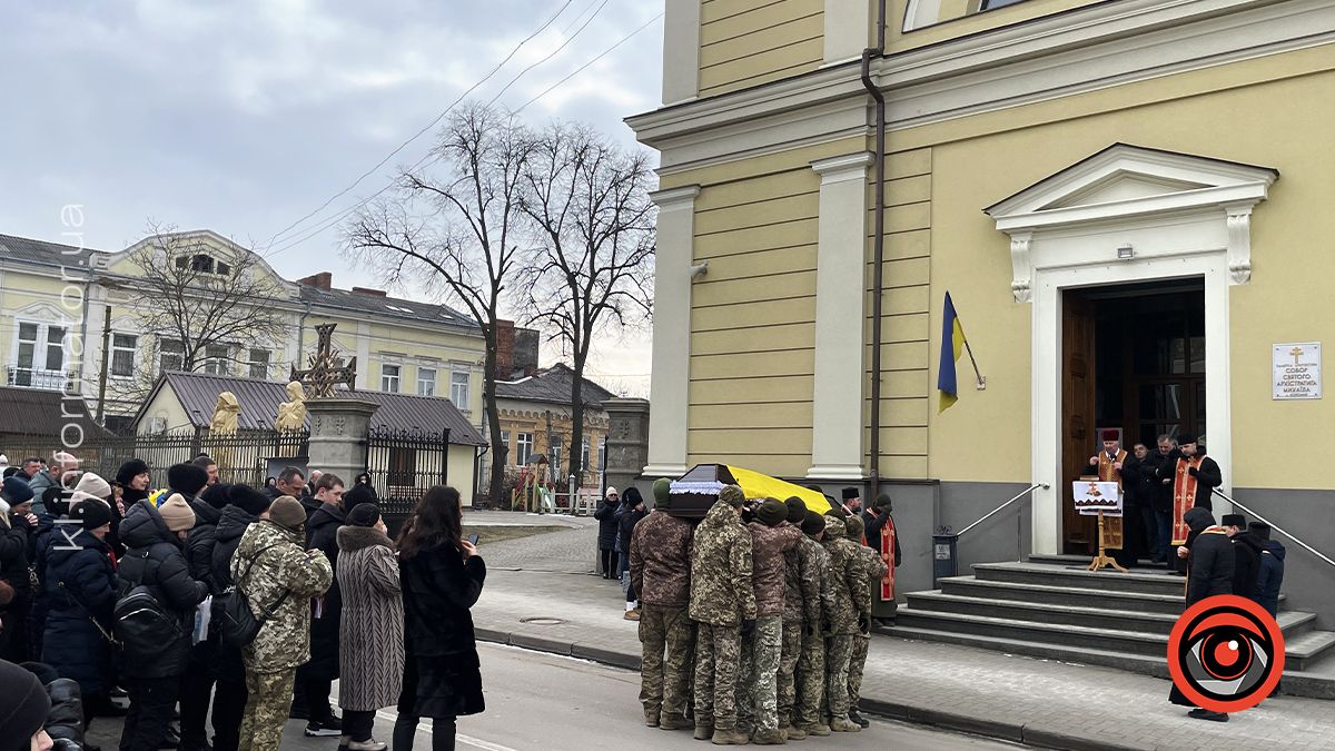 Коломия попрощалася із Героєм Русланом Возним 15