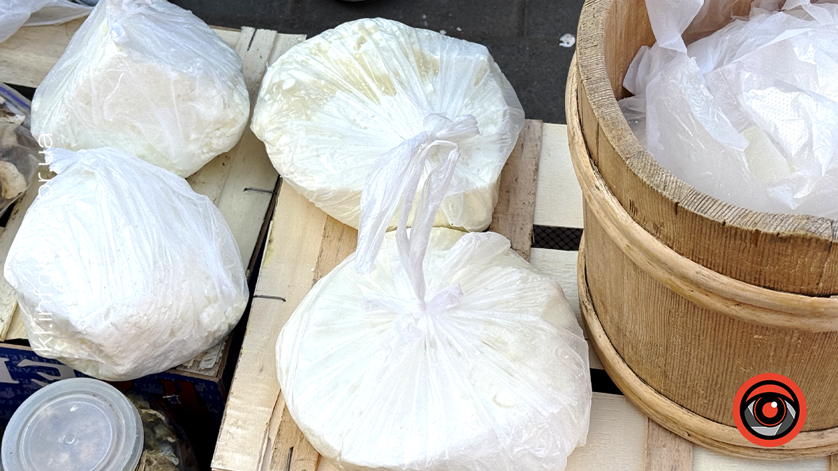 Скільки коштують домашні молоко, сметана та сир на ринку в Коломиї 2