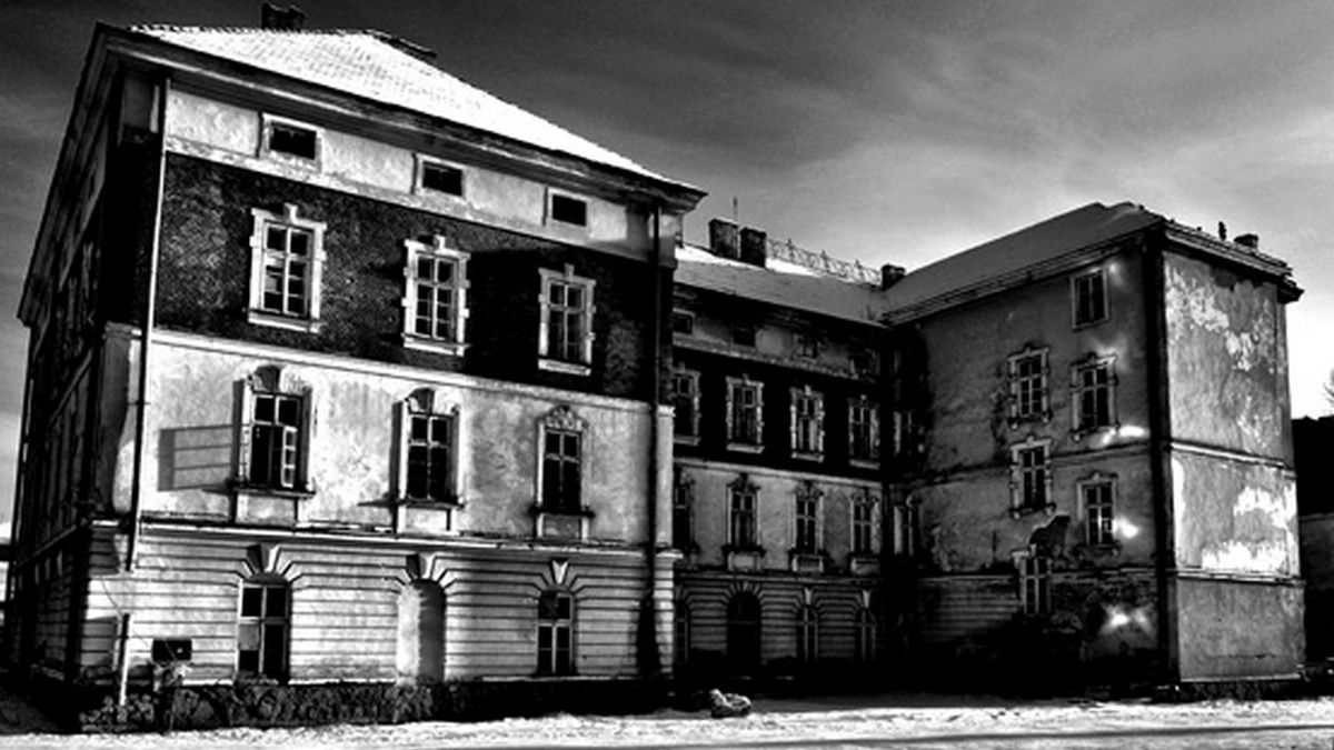 Будівля австрійських казарм у Коломиї. Сьогодні тут звели багатоповерхівки