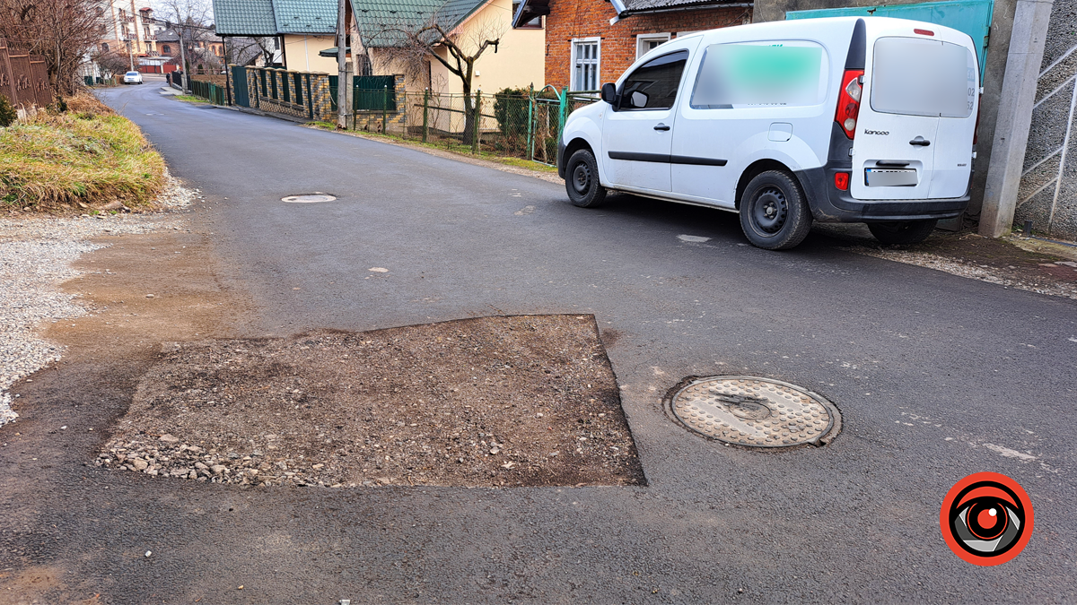 І знову засипали: на вулиці Войнаровського у Коломиї вкотре намагаються подолати надокучливу яму 2