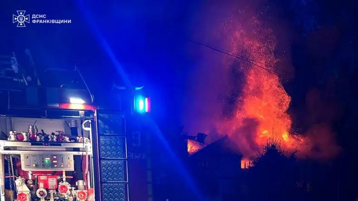 Будинок масштабно палав вночі у Ворохті
