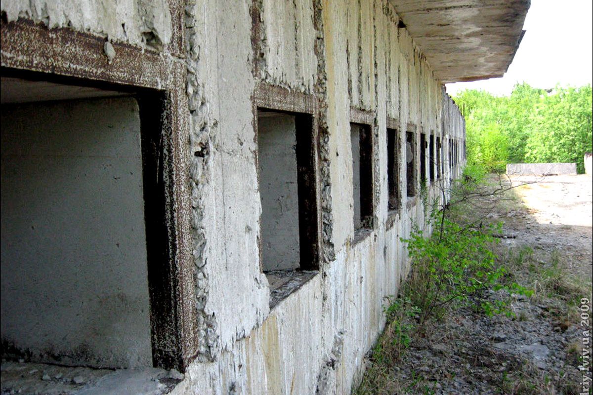 Моторошний "Астронавт": серед лісу на Прикарпатті причаївся таємний підземний комплекс, що призначався для зв'язку з країнами Варшавського договору 1