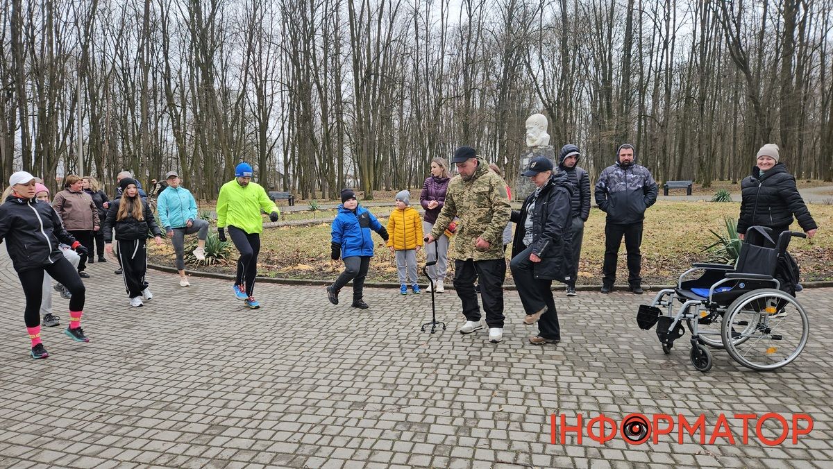 Алея добровольців у Коломиї поповнилась молодими дубами, а крім того цей день відзначили іншими спортивно-масовими заходами 3
