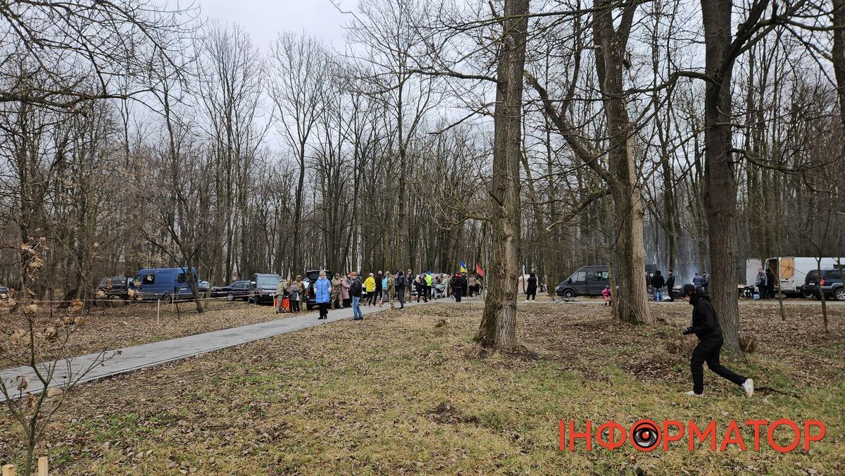 Алея добровольців у Коломиї поповнилась молодими дубами, а крім того цей день відзначили іншими спортивно-масовими заходами 4