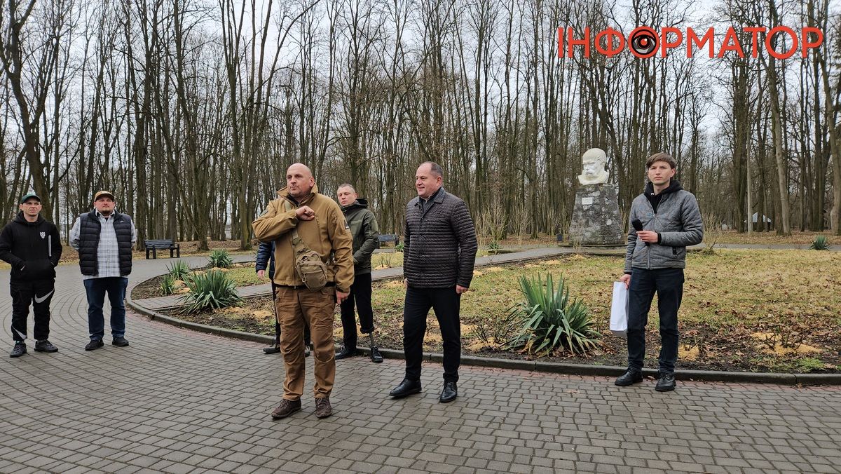 Алея добровольців у Коломиї поповнилась молодими дубами, а крім того цей день відзначили іншими спортивно-масовими заходами 1