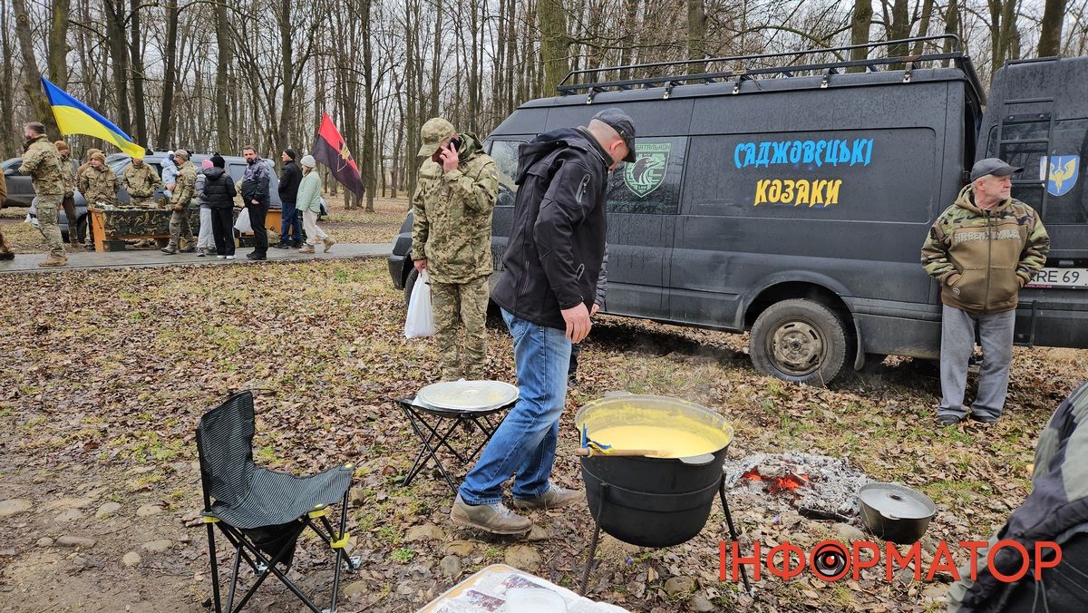 Алея добровольців у Коломиї поповнилась молодими дубами, а крім того цей день відзначили іншими спортивно-масовими заходами 10