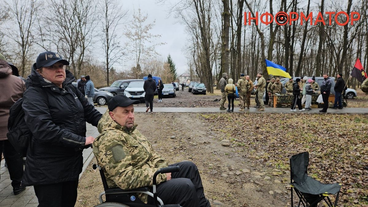 Алея добровольців у Коломиї поповнилась молодими дубами, а крім того цей день відзначили іншими спортивно-масовими заходами 9