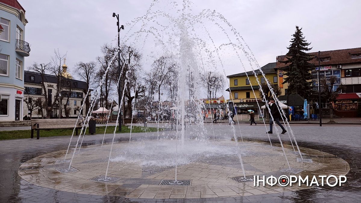 У Коломиї після зимової паузи запрацювали фонтани перед Писанкою 1