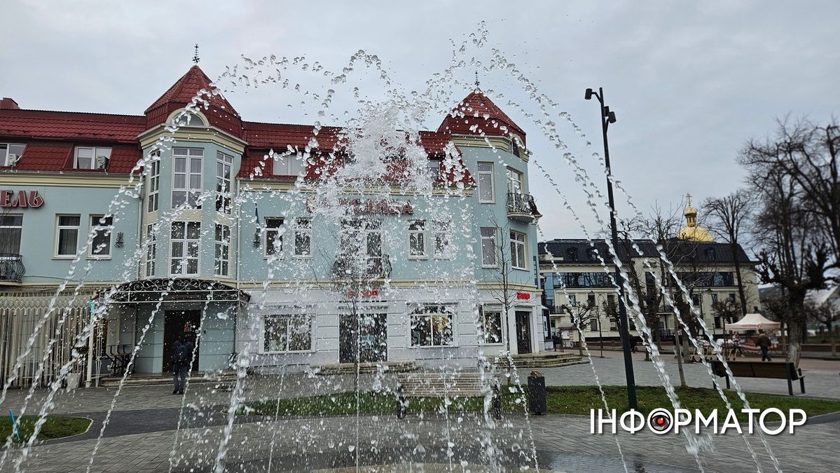 У Коломиї після зимової паузи запрацювали фонтани перед Писанкою 3
