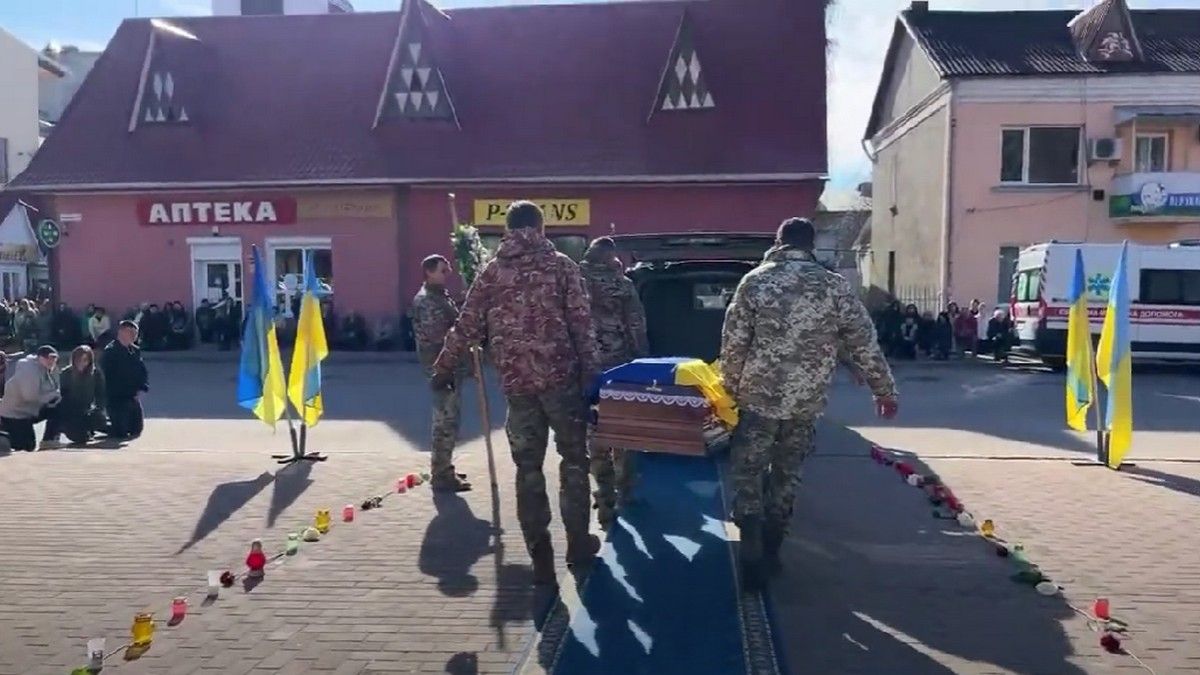 У Косові віддали данину шани полеглому воїну Василю Дідківському 7
