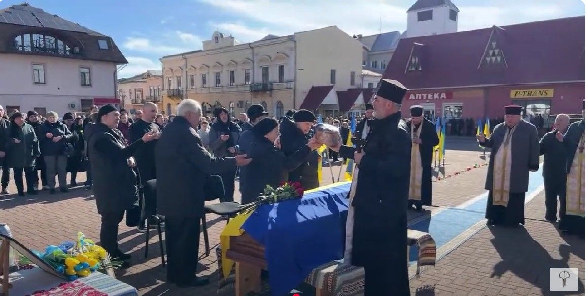 У Косові віддали данину шани полеглому воїну Василю Дідківському 6
