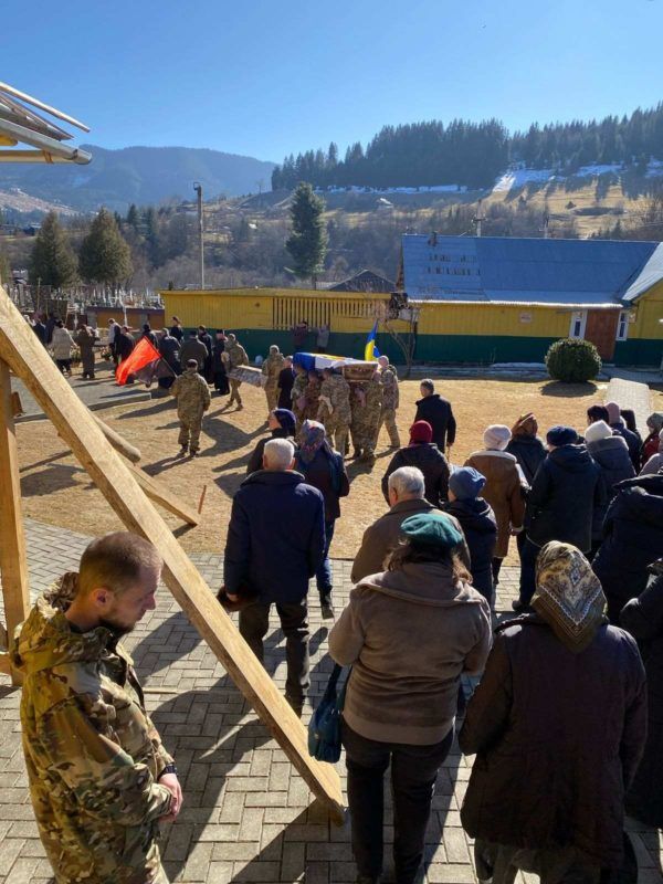 Верховинщина попрощалась із померлим воїном Дмитром Проданюком 4