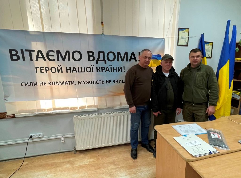 Повернувшись з полону, прикарпатець Василь Казимірко зняв свій банер з Алеї зниклих безвісти 2