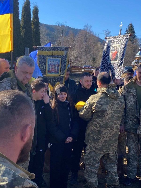 Верховинщина попрощалась із померлим воїном Дмитром Проданюком 7