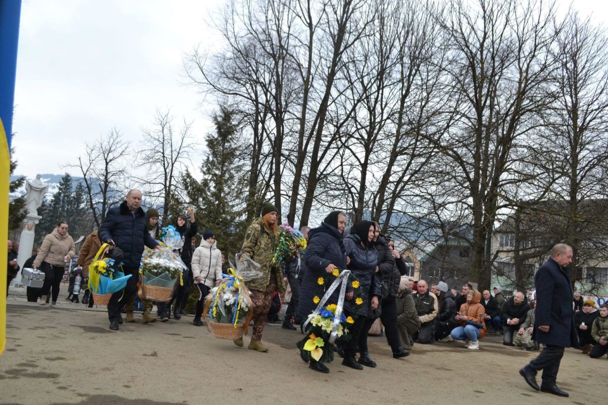 Верховинщина "на щиті" зустріла полеглого Героя Михайла Пататюка 3