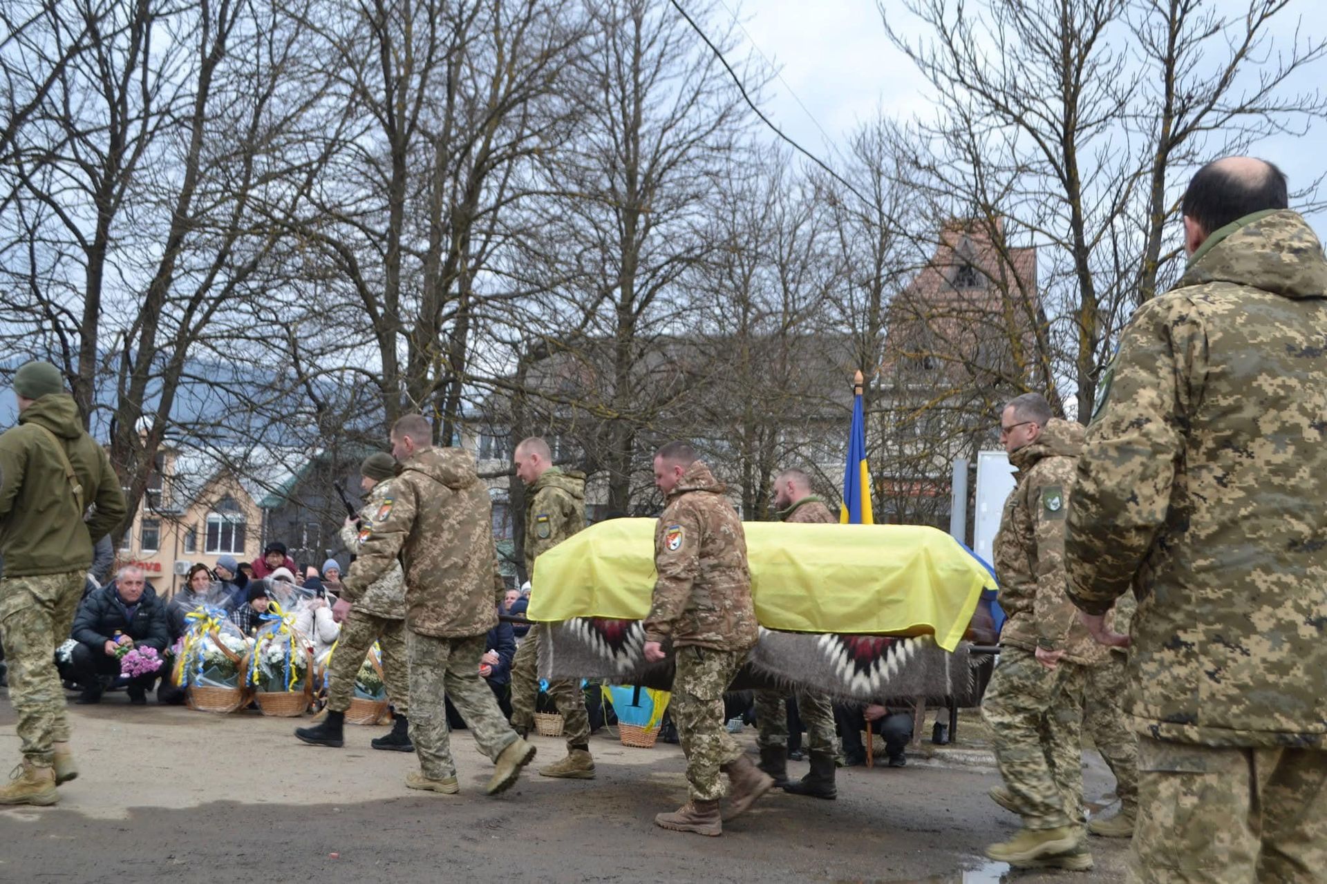 Верховинщина "на щиті" зустріла полеглого Героя Михайла Пататюка 6