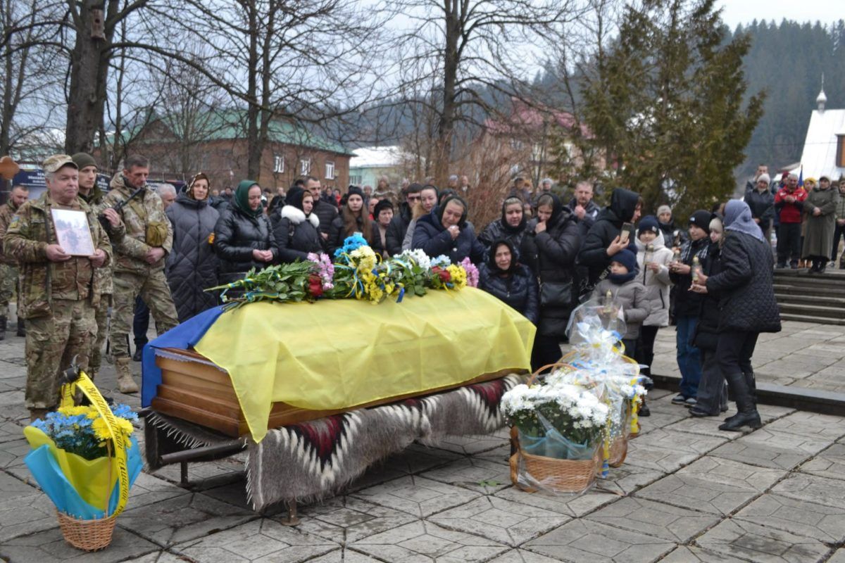 Верховинщина "на щиті" зустріла полеглого Героя Михайла Пататюка 7