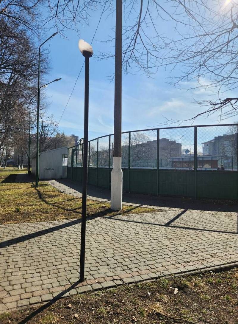 Вандали у Снятині понищили паркові ліхтарі 5