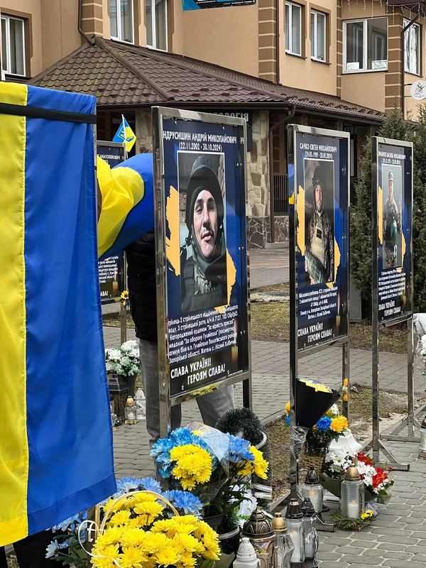 Алея пам'яті в Отинії поповнилася новими іменами та портретами полеглих воїнів 11