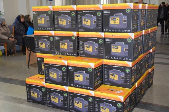 На Надвірнянщині сім'ї полеглих військовослужбовців отримали зарядні станції 4