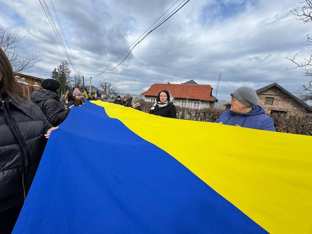 У Печеніжині провели в останню дорогу Героя Андрія Варчука 4