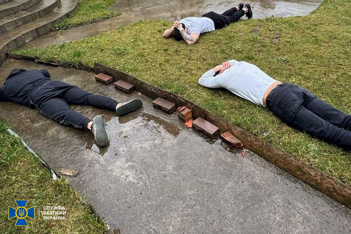 Рекет вибивав молотком данину з мобілізованих і онкохворих. Банда діяла на Прикарпатті, Буковині й Хмельниччині 5