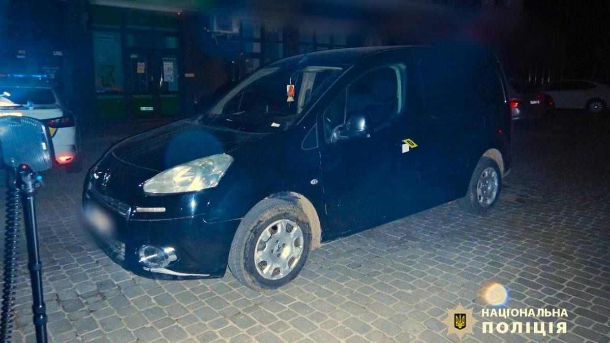 У мешканця Городенківщини вночі біля АЗС викрали авто 1