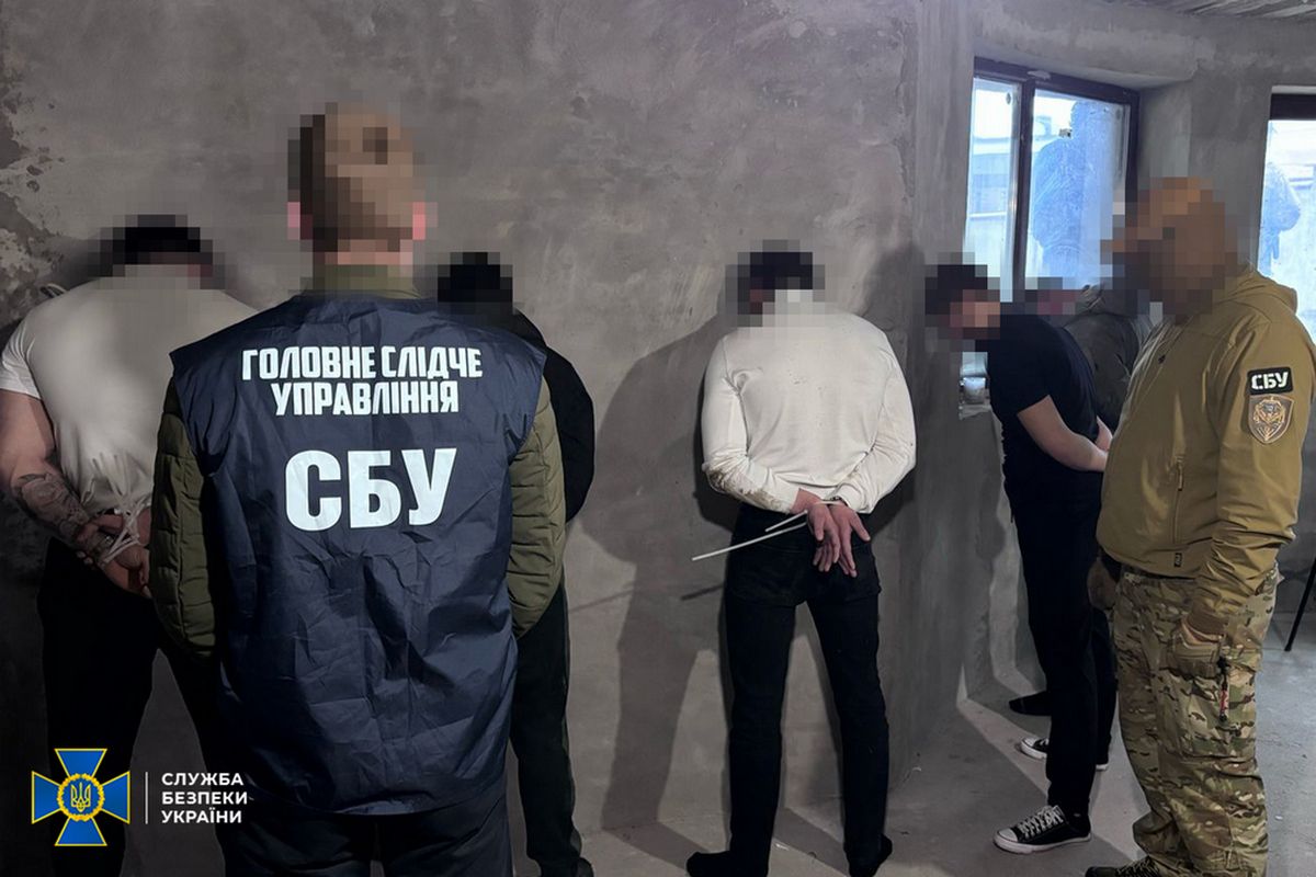 Рекет вибивав молотком данину з мобілізованих і онкохворих. Банда діяла на Прикарпатті, Буковині й Хмельниччині 1