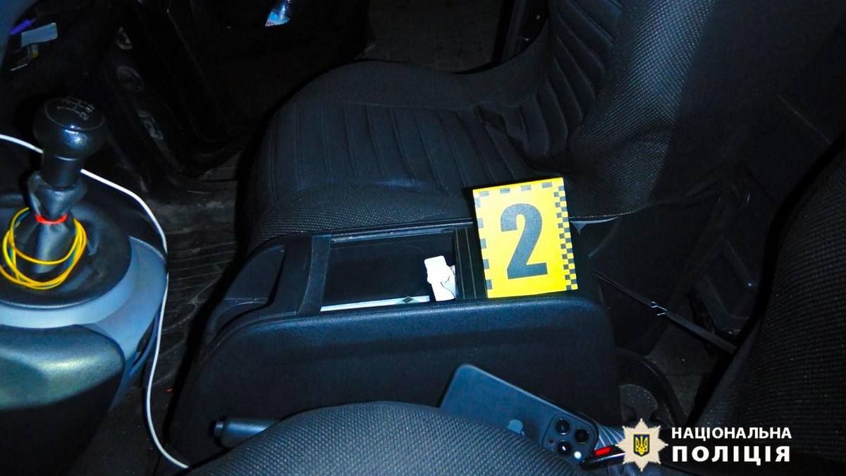 У мешканця Городенківщини вночі біля АЗС викрали авто 3