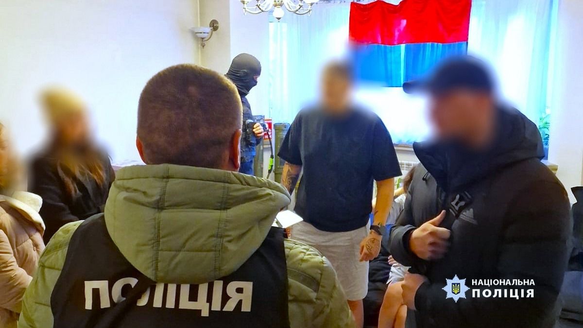 Торгували зброєю та боєприпасами: на Прикарпатті затримали злочинне угруповання 1